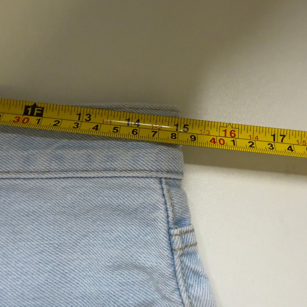 Levi's 501 Cut Off Denim Shorts Womens 30 Light Blue Vintage Y2K Baggy Summer - Picture 4 of 6